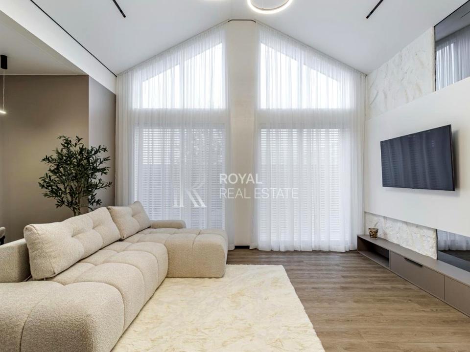 1867523635857954