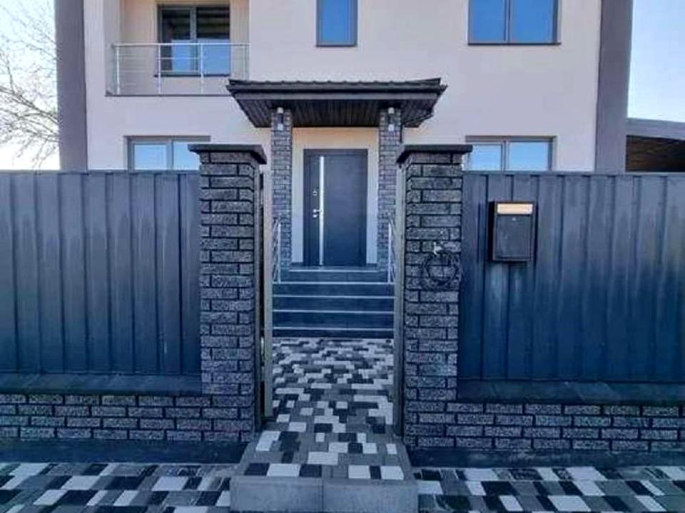 1868089280417257