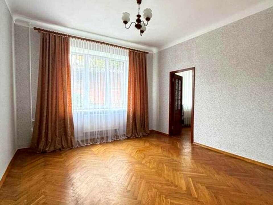 1868329050685689
