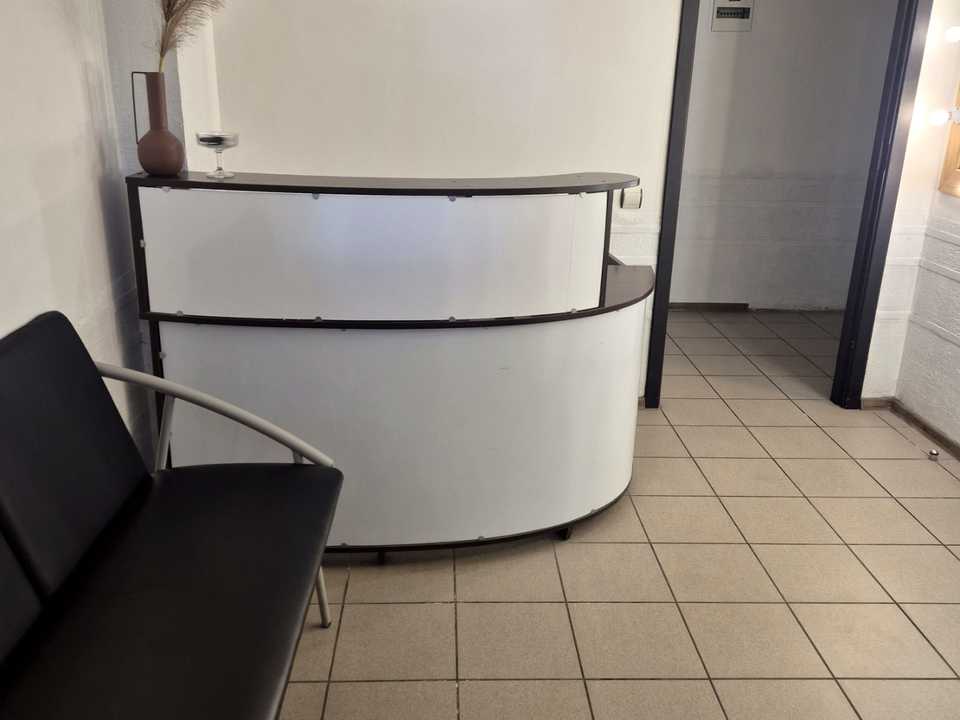 1868687780603110