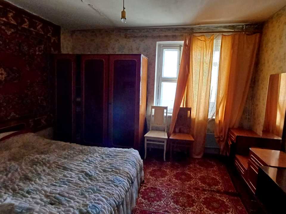 1868743435347617