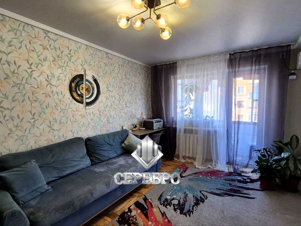 1868874747894351