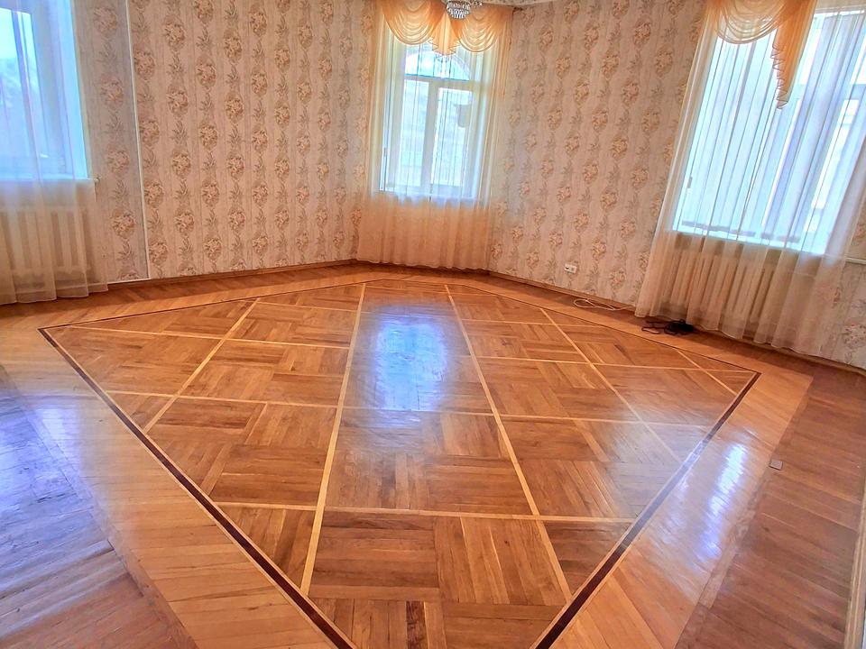 1868876745917907