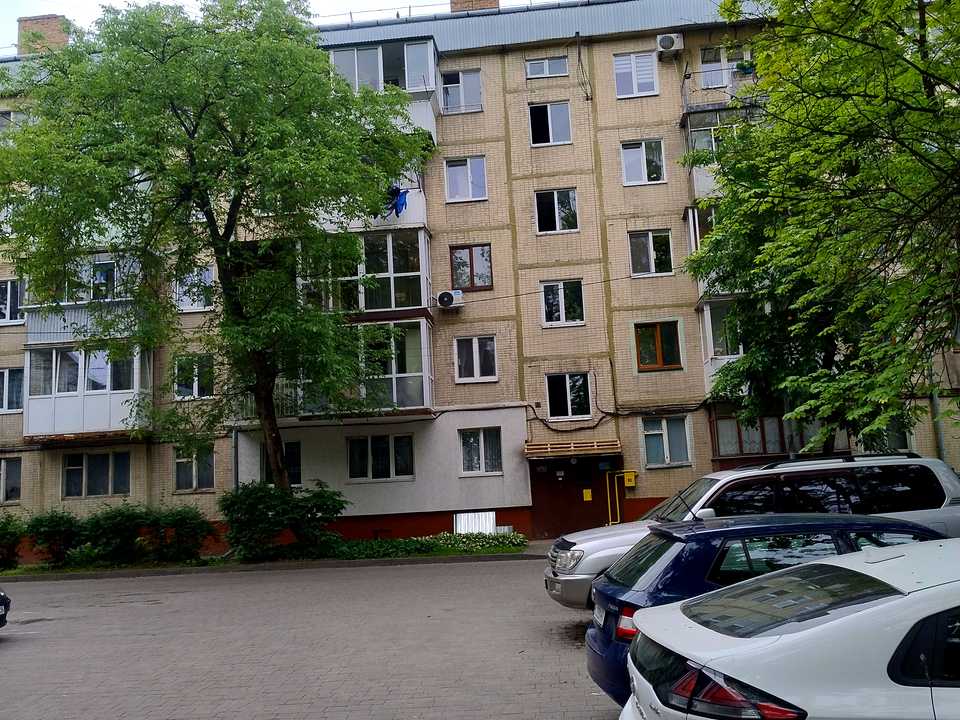 1868965110609179