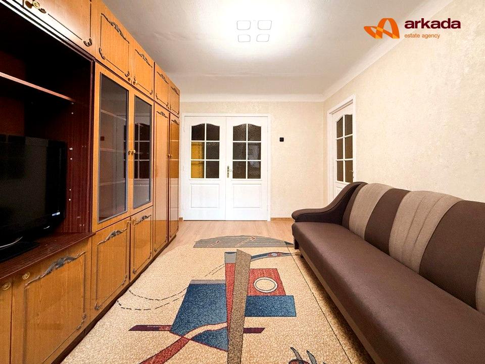 1868966571900303