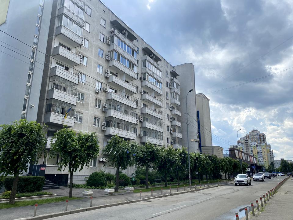 1868984408760671