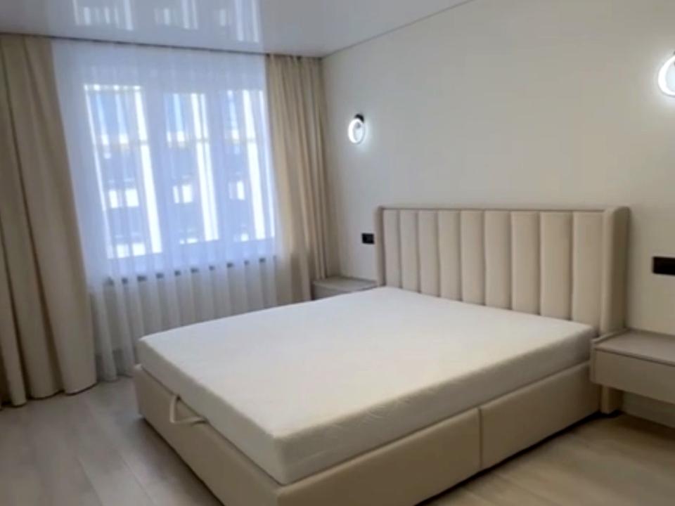 1869036868141885