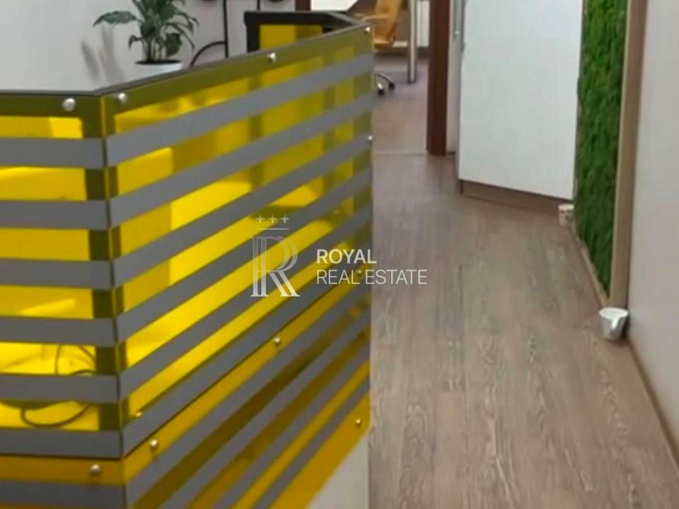 1869064377025776