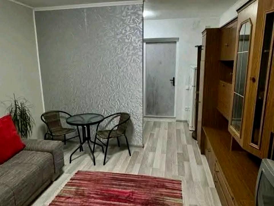 1869267089765638