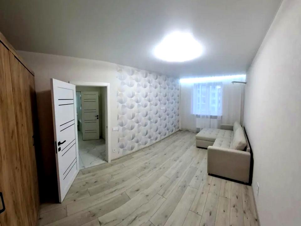 1869318244456320