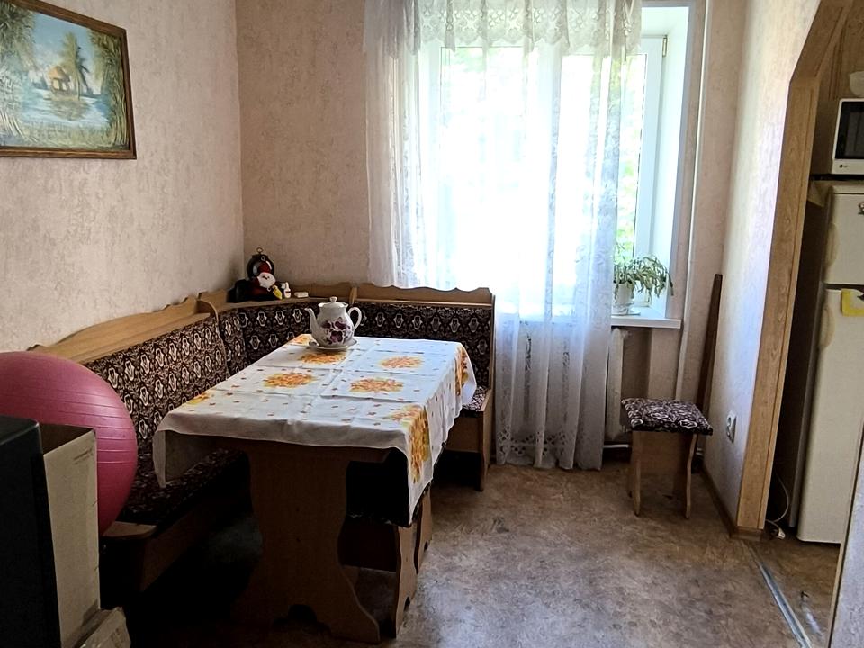 1869326351420094