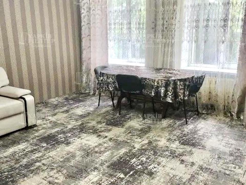 1869358715112899