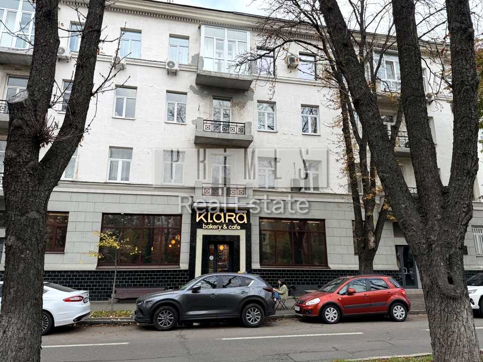 1869409542638433