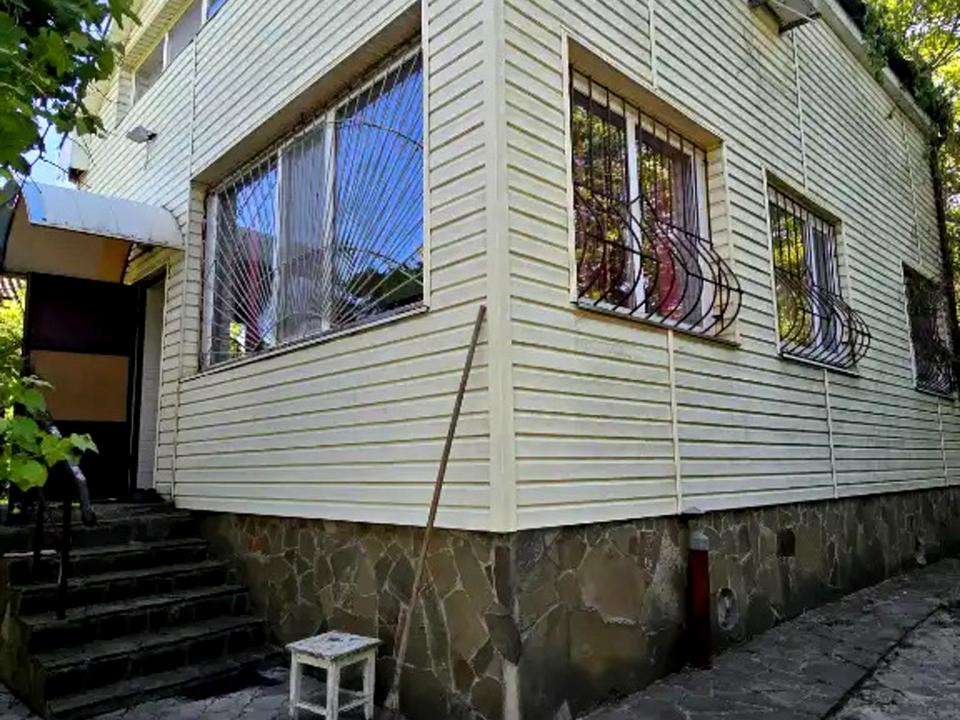 1869429132791405
