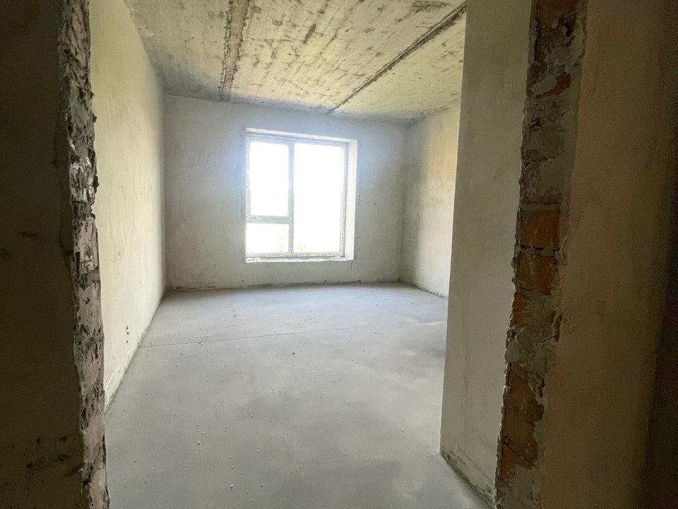 1869498871812693