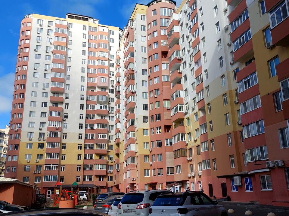 1869513760561411