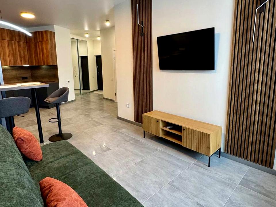 1869605661029286