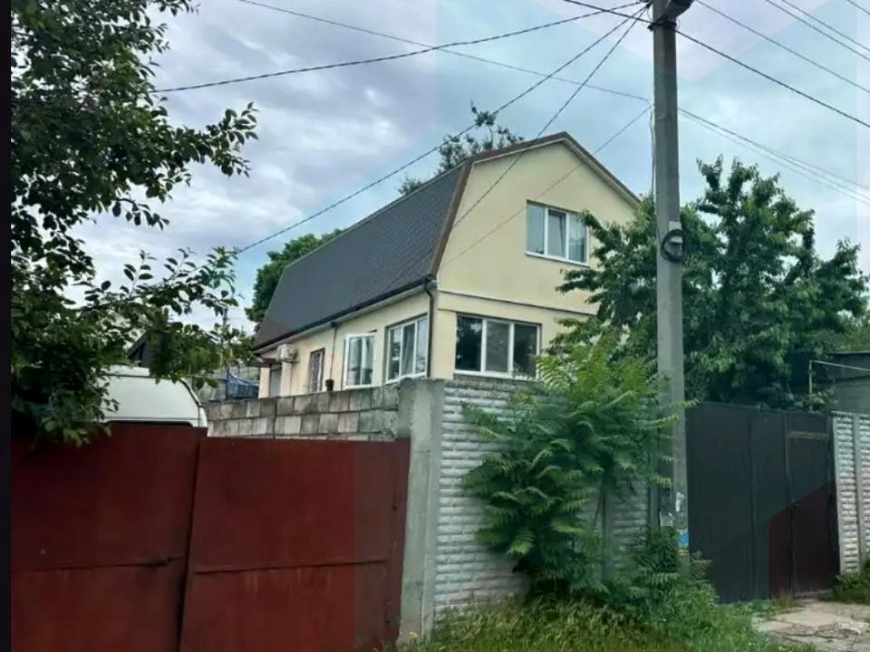 1869692343832141