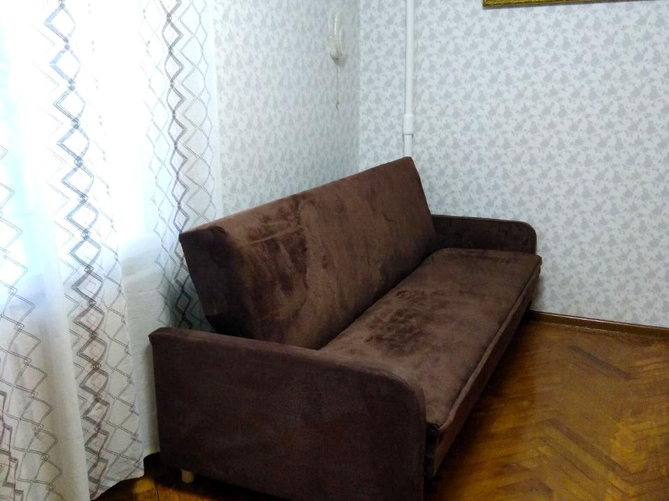 1869695422952307