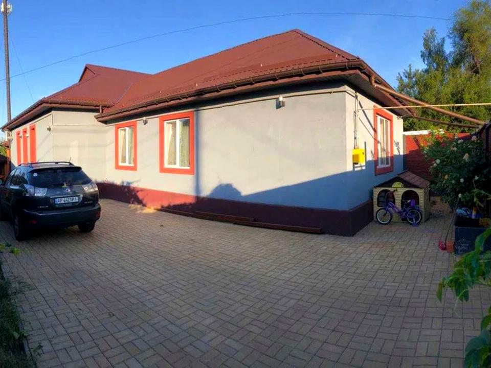 1869695606747642
