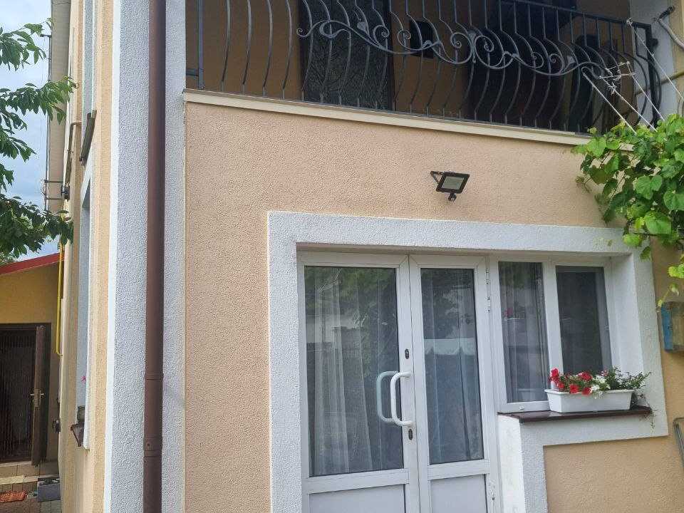 1869967158488427