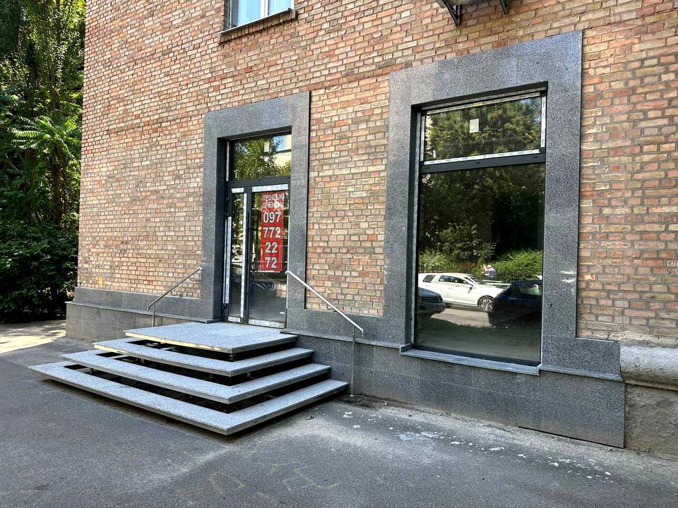 1870038133775596