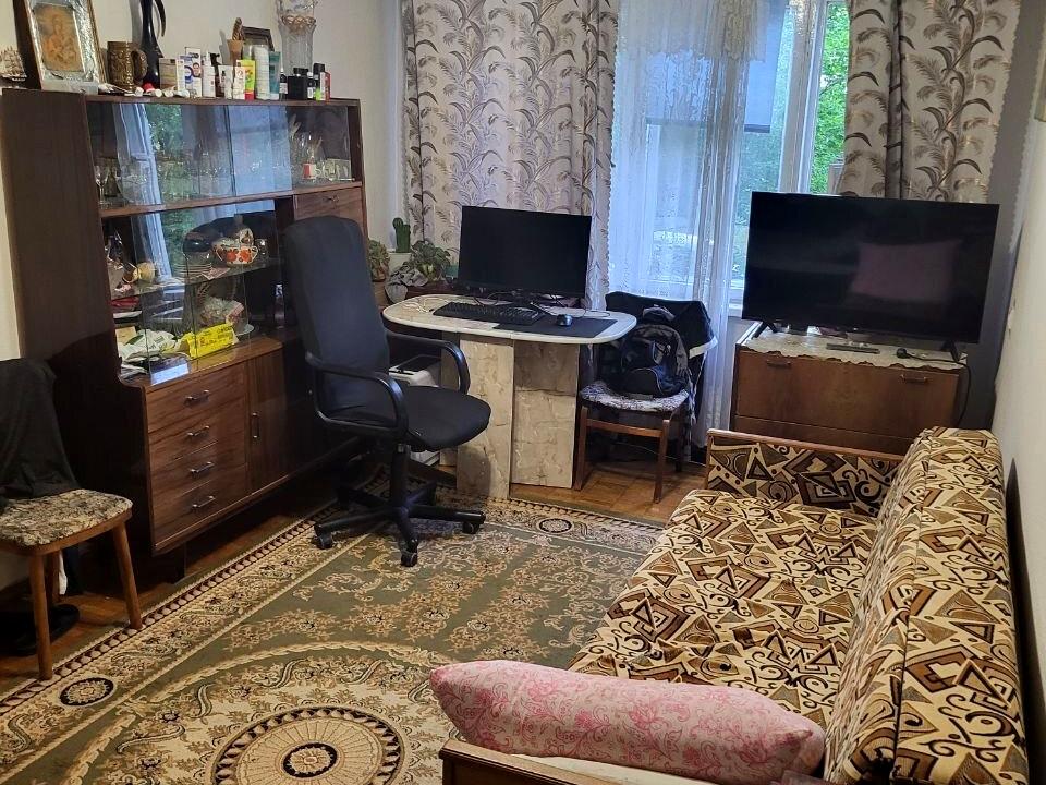 1870042449004071