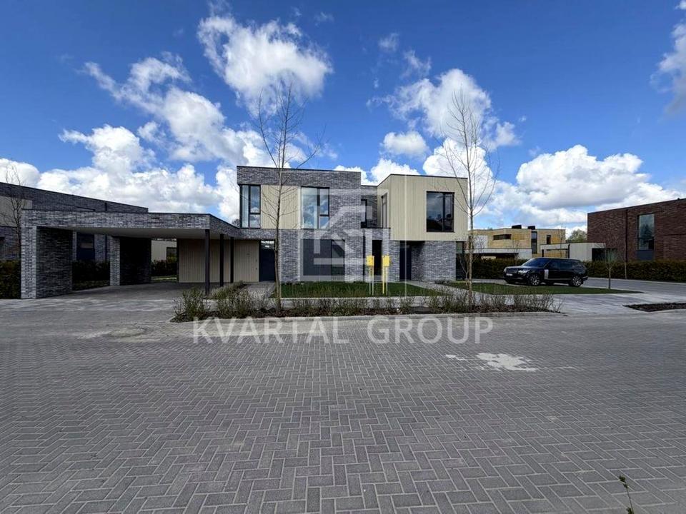 1870235699368960