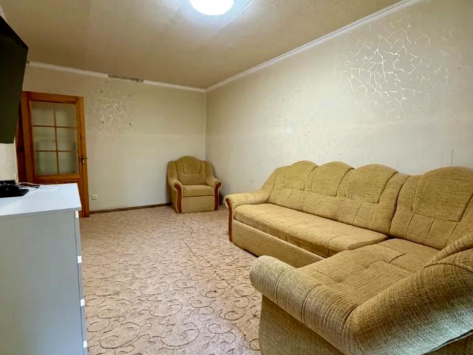 1870406211544749