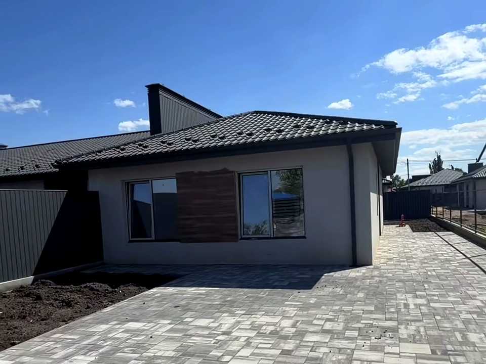 1870604753436125