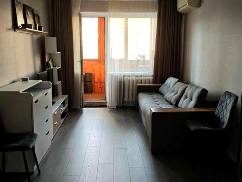 1870683664002328
