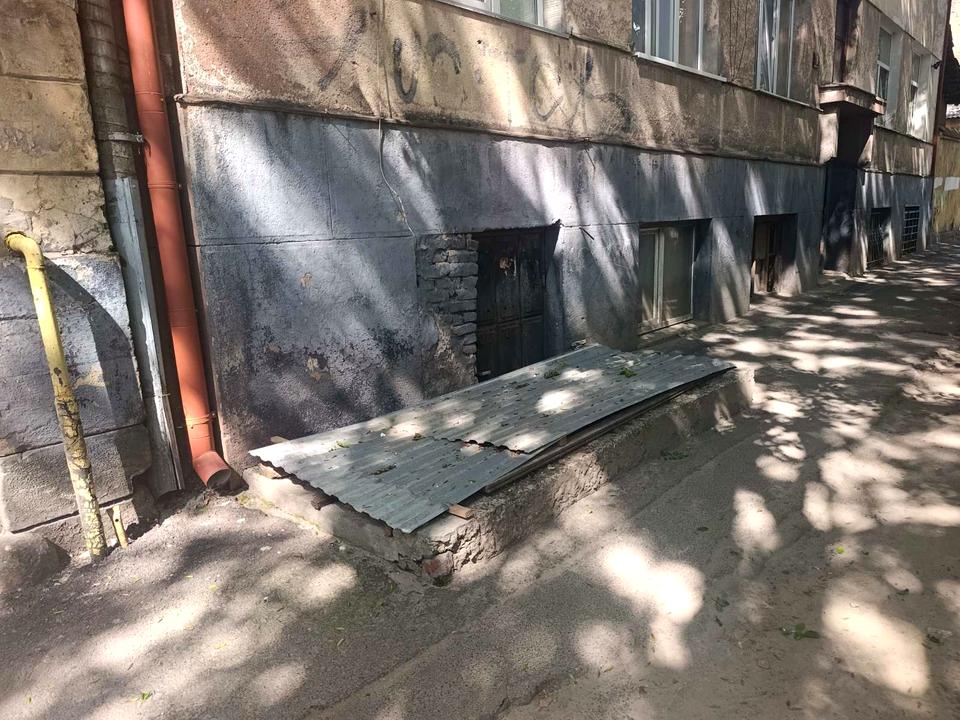 1870686131647011