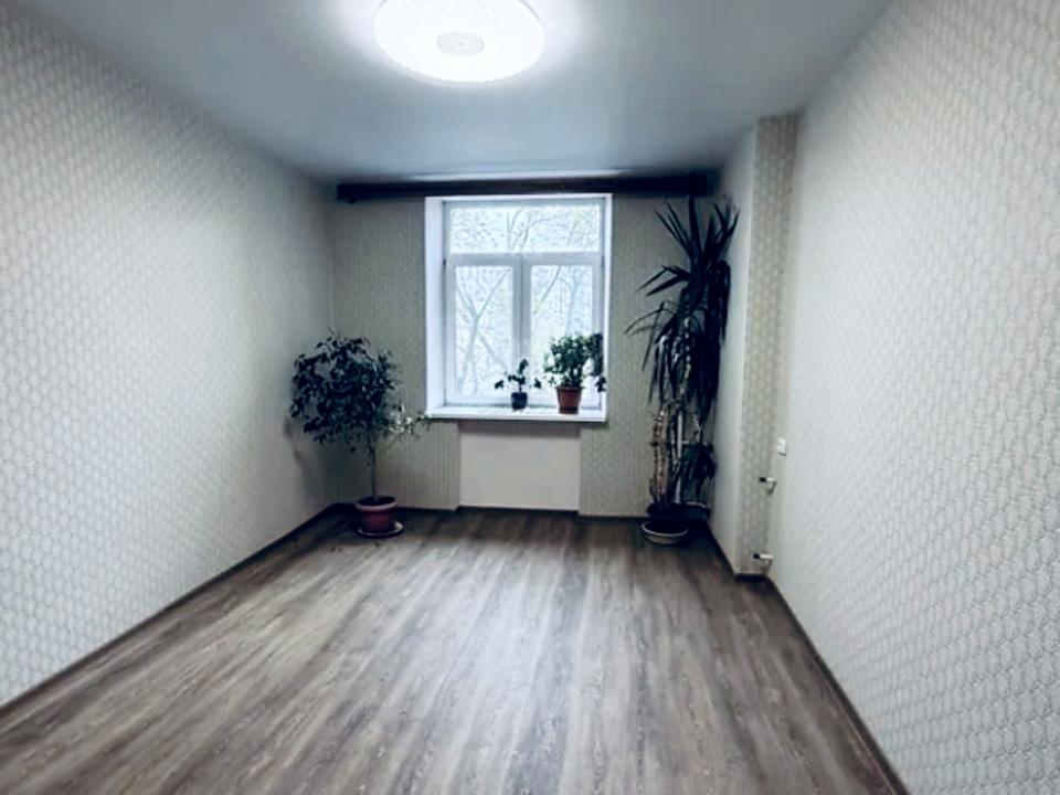 1870689012796564