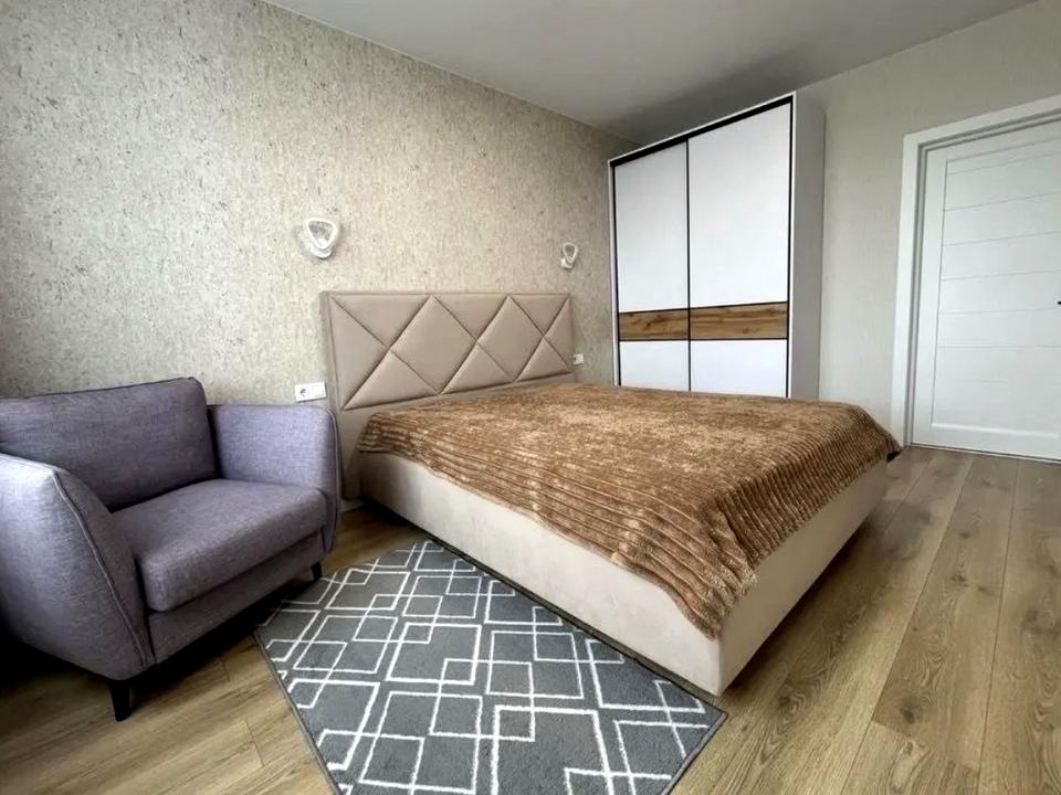 1870809676727791