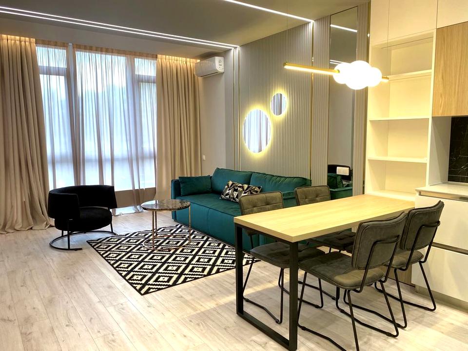 1870956737174379
