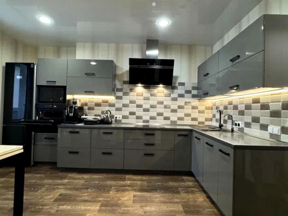 1871402322751751