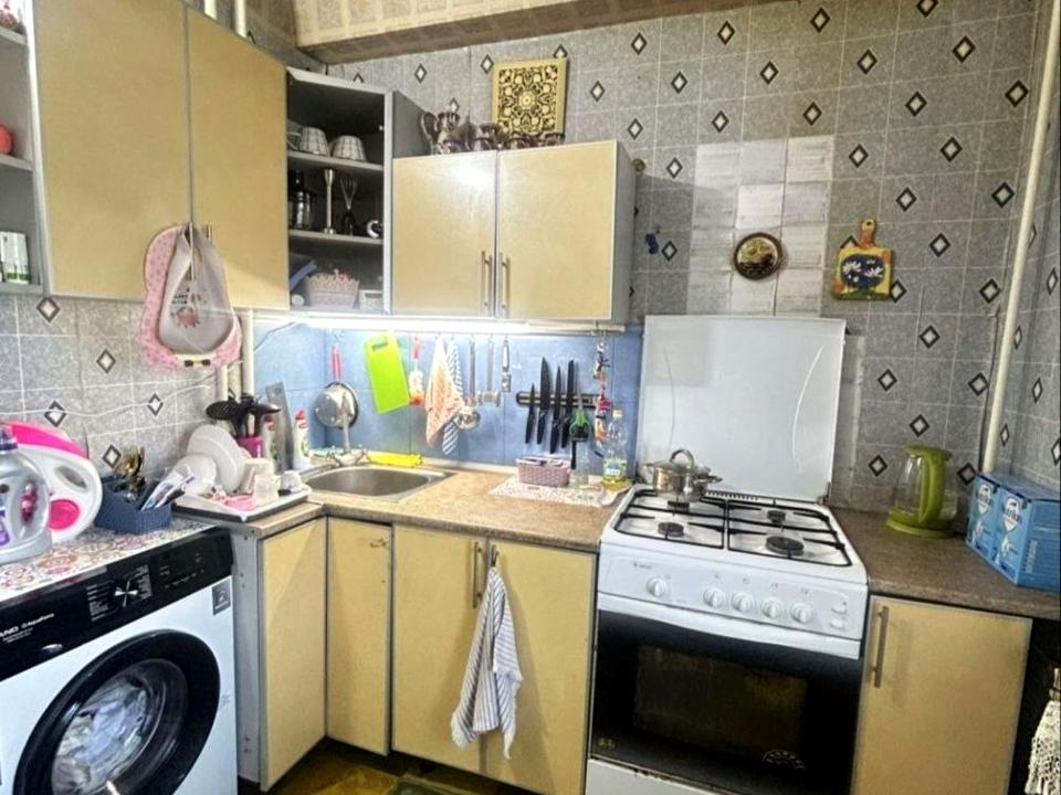 1871409974573412