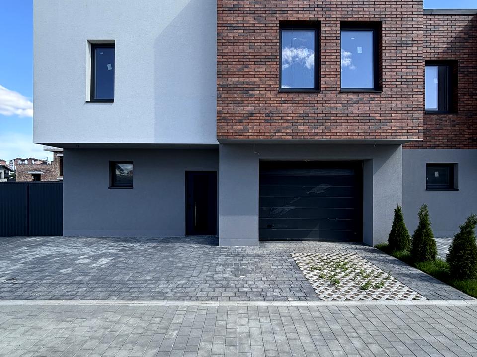 1871496824895457