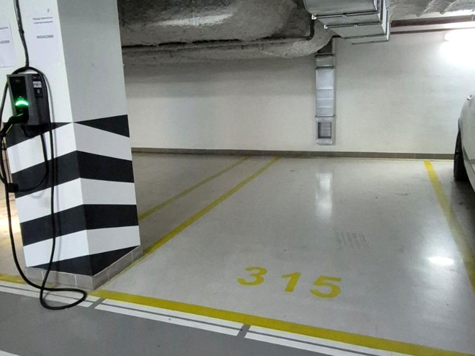 1871496856404178