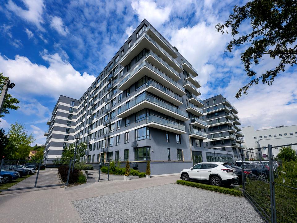 1872033234763000