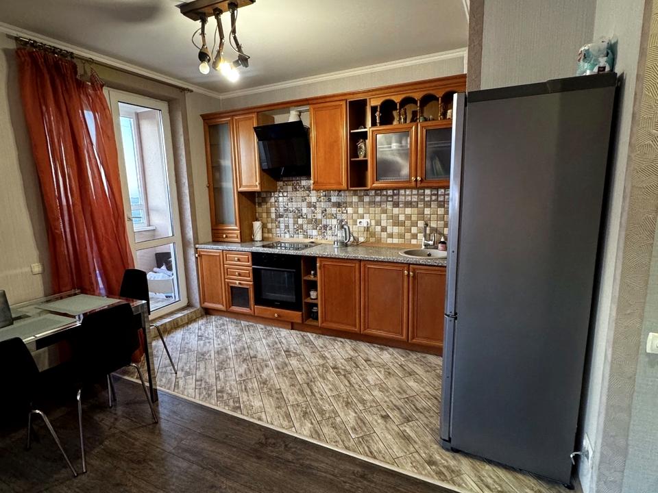 1872490673156617