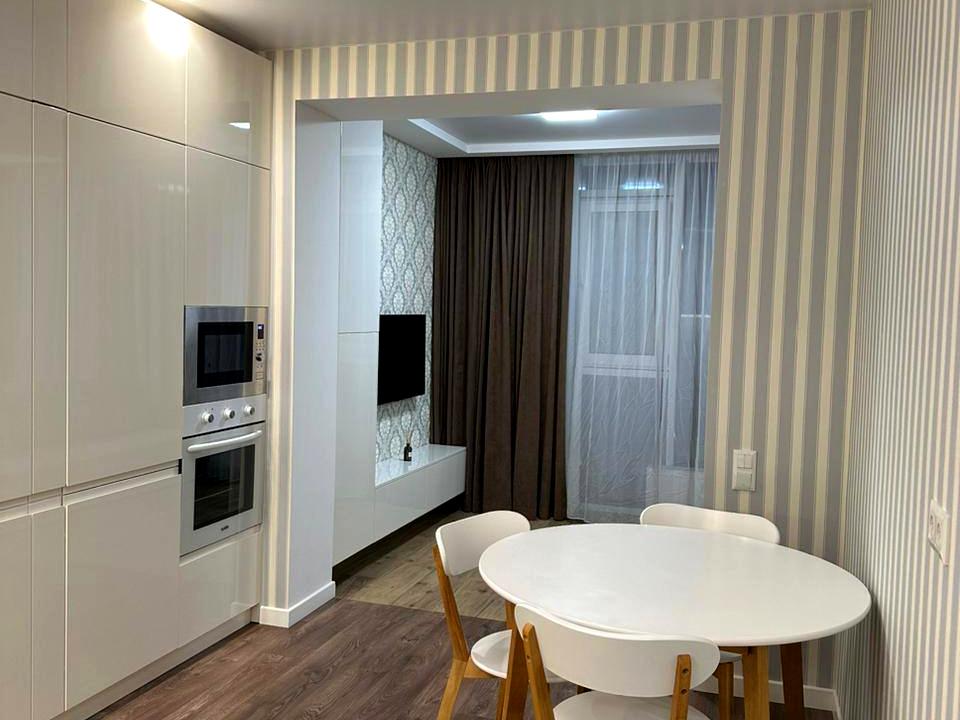 1872579029711215