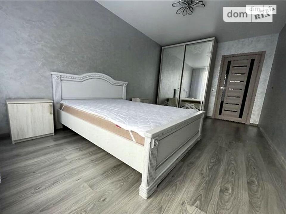 1872580103979363
