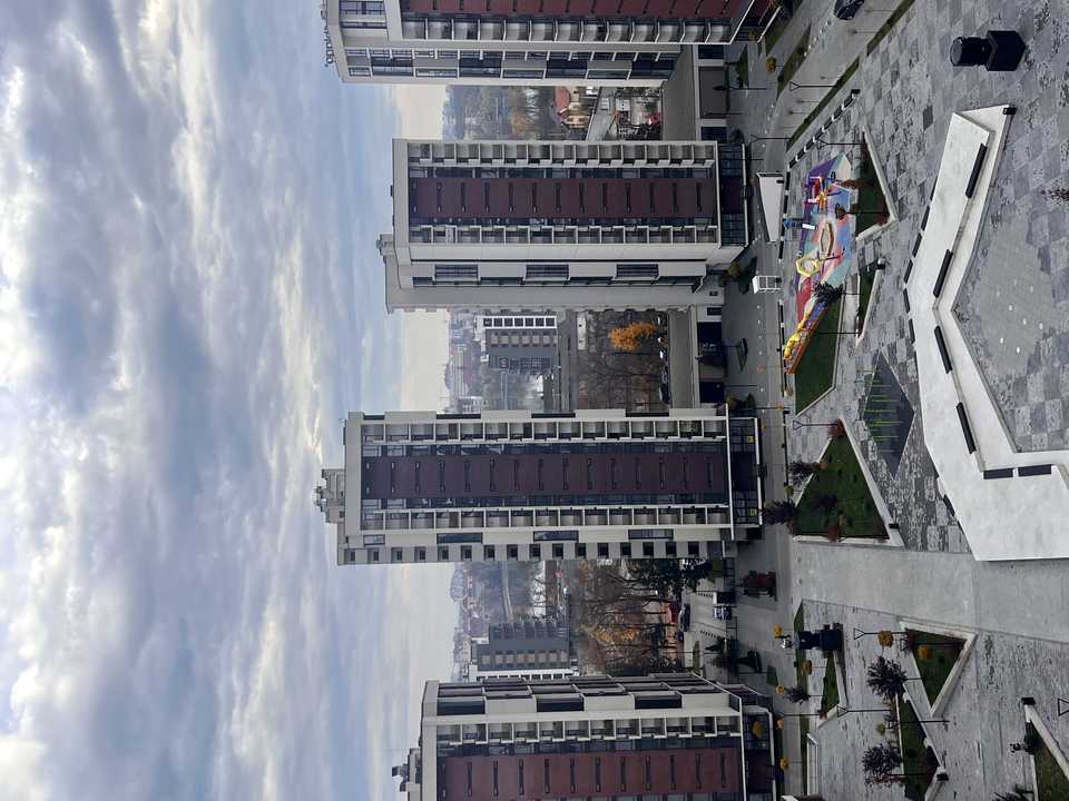 1873245761493351