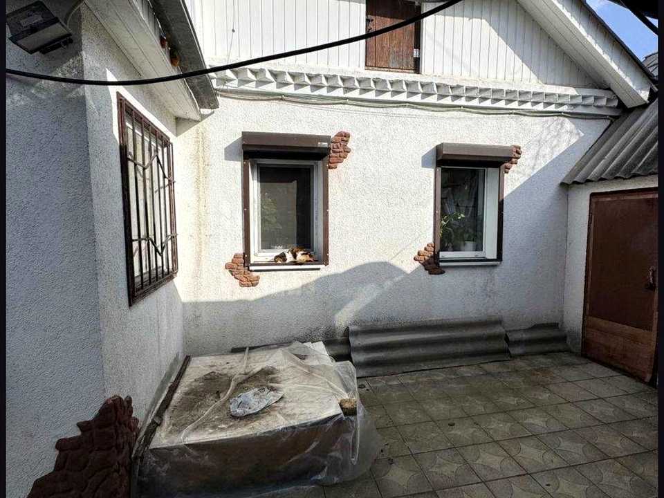 1873348696009925