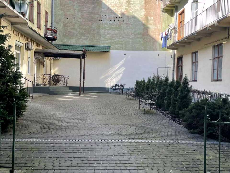 1874403136272603