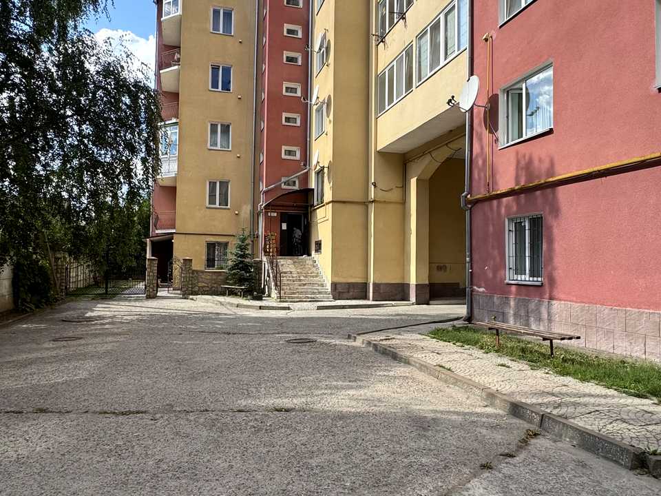 1875210548125051