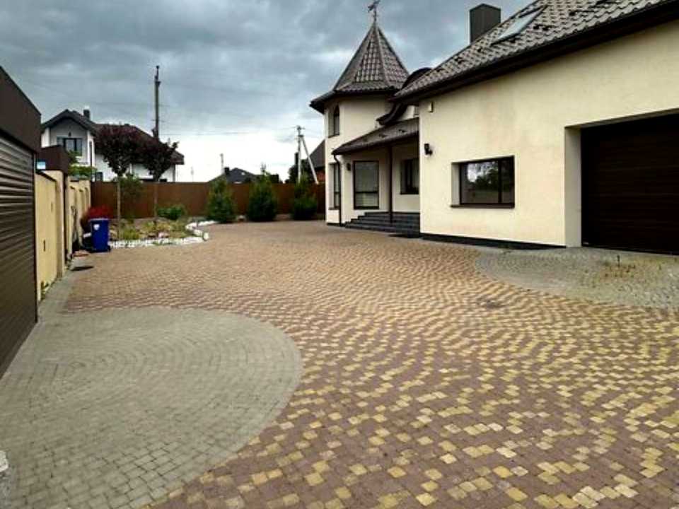 1875295540249302