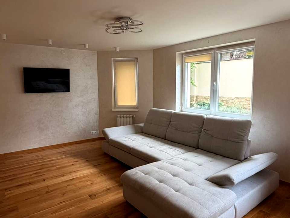 1875658725927225