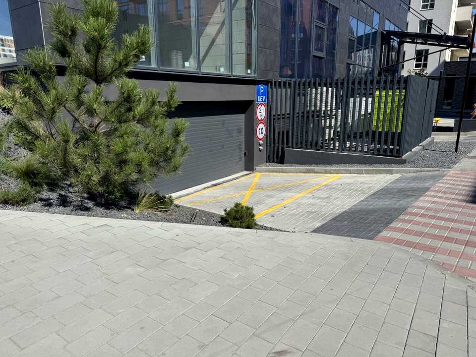 1875664779914803